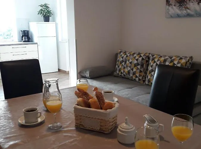 Gracia & Toni Lejlighed *